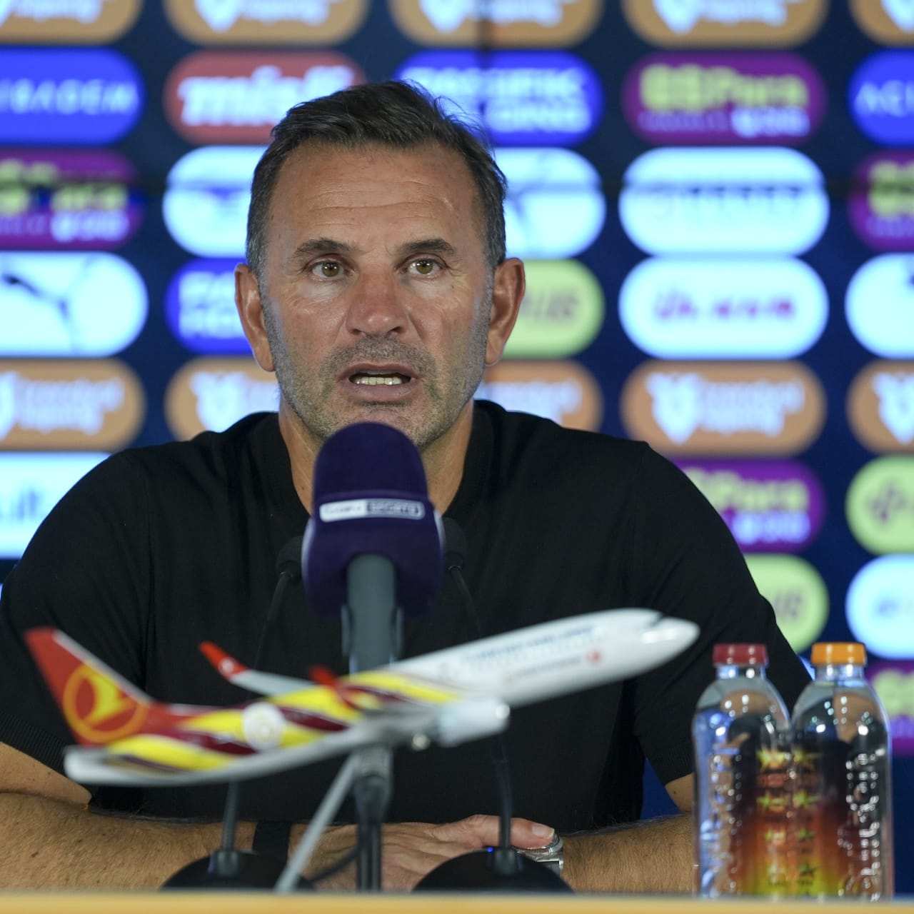 Galatasaray Teknik Direktörü Okan Buruk basın toplantısında