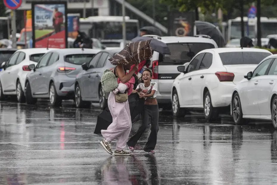 Meteoroloji'den 6 İl İçin Sarı Kodlu Fırtına Uyarısı: Sıcaklıklar Düşüyor